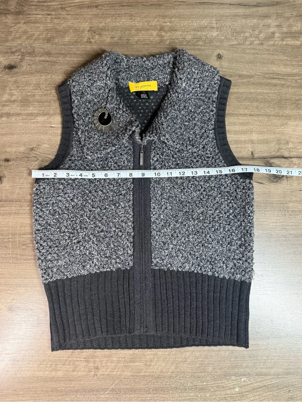 St John Fall 2010 Boucle Vest Womens S Wool Cashmere Gray Zip Knit Brooch USA